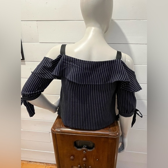 ESSUE – Navy and white pinstripe cold-shoulder top, size M. - Picture 6 of 6